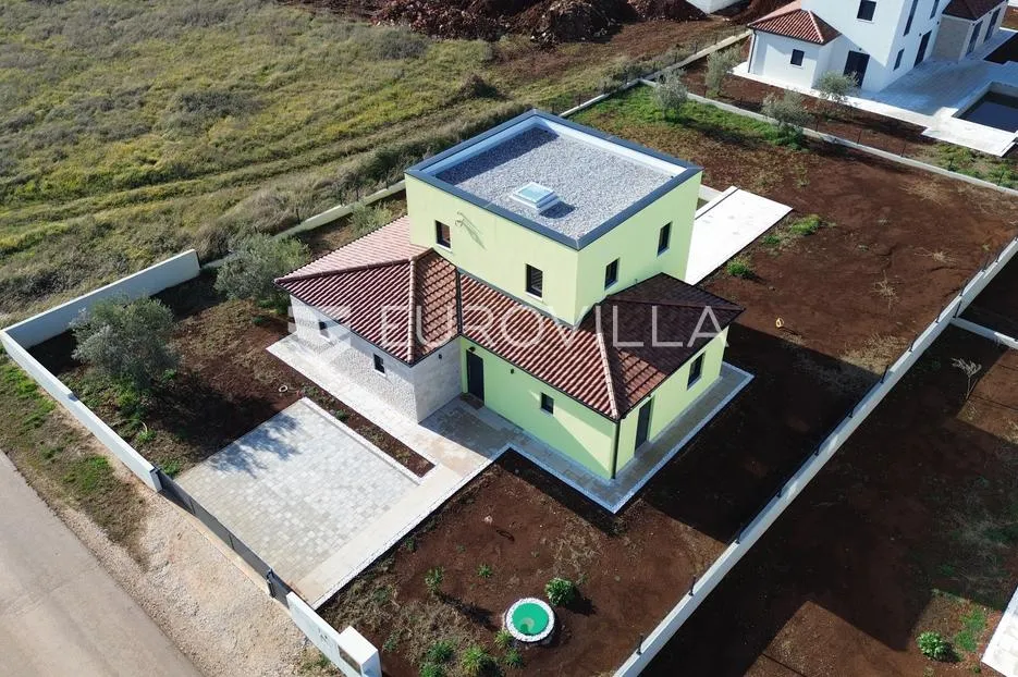 istra, poreč, samostojeća kuća s lijepom okućnicom - slika 4