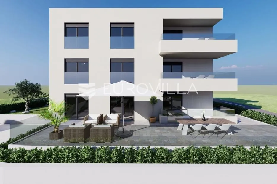 zadar, rovanjska, kompletno namješten dvosoban stan samo 55m od mora, novogradnja - slika 2