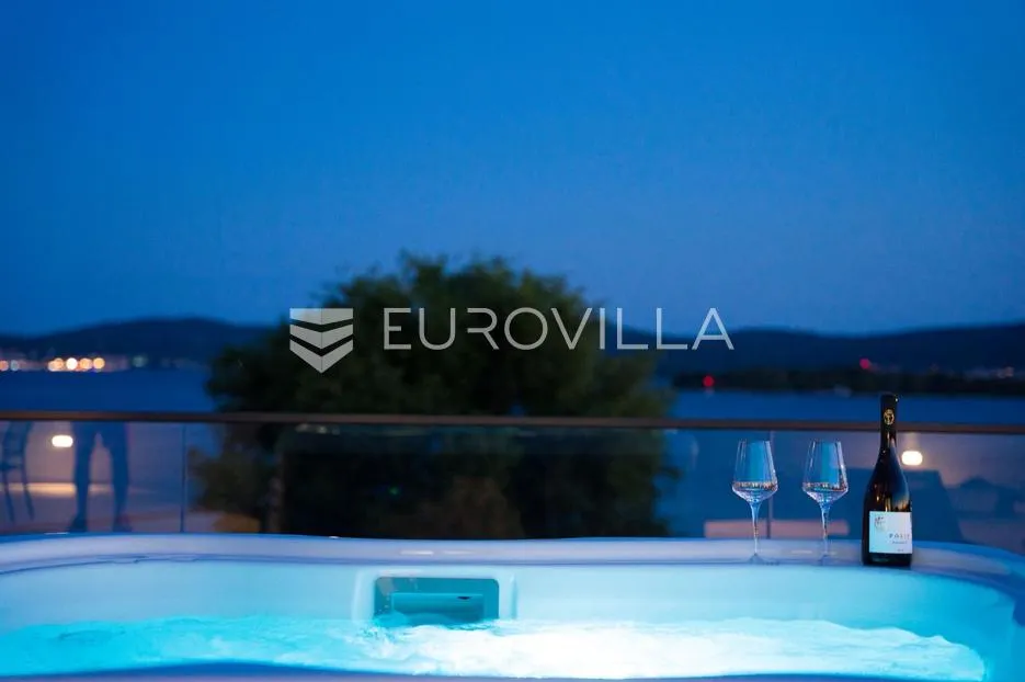zadar, sveti filip i jakov, luksuzni dvoetažni penthouse s jacuzzijem, 2. red do mora - slika 22