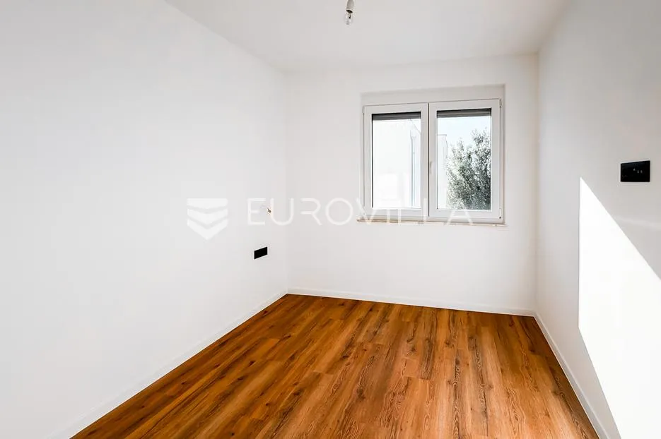 zadar, petrčane, ekskluzivan stan s privatnim vrtom i bazenom - slika 4