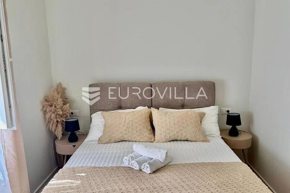 kaštel novi, novouređen dvosobna stan - slika 13