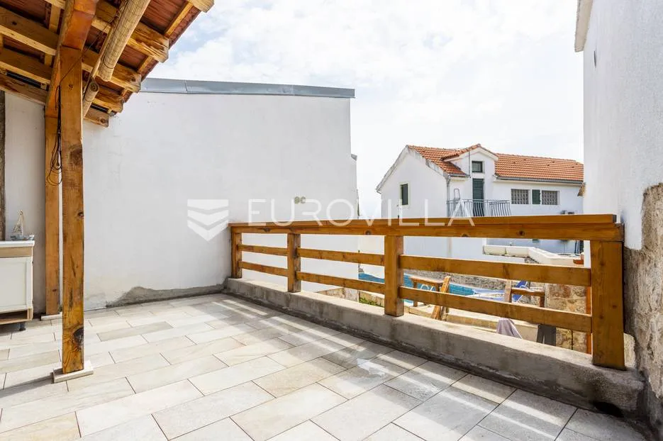 hvar, vrbanj, renovirana kamena kuća - slika 18