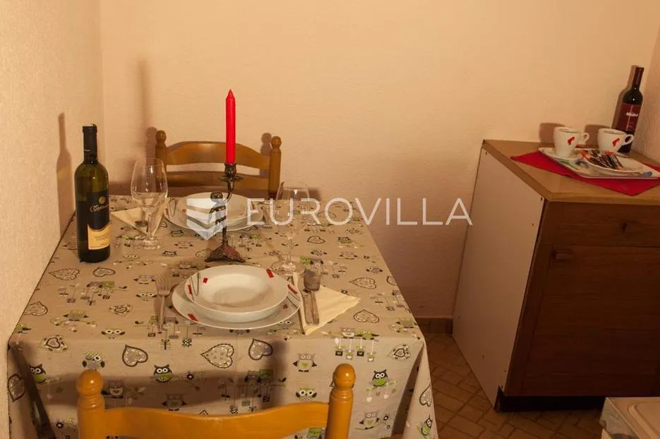 cres, kuća s restoranom, apartmanima i privatnim parkingom, 200 m od mora, jedinstvena prilika - slika 12