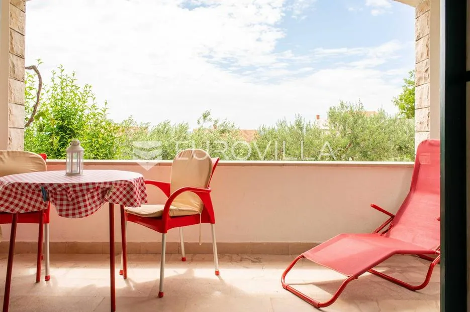 bol na braču - apartmanska kuća s građevinskim zemljištem - slika 12