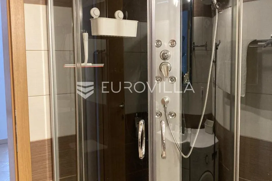 starigrad, tribanj, prostrana kuća s pogledom na more i šest apartmana - slika 30