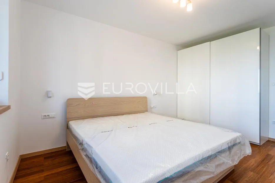split, skalice, renoviran dvosoban stan 61 m², prvo useljenje, dugoročno - slika 10