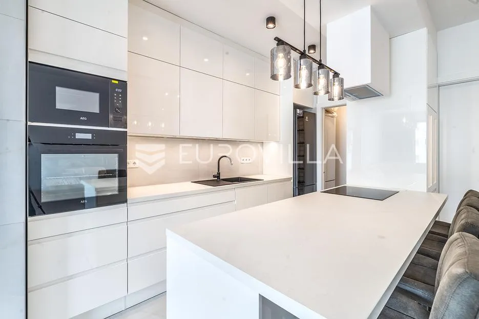 zagreb, maksimir komforan četverosoban stan 96 m² 2gpm - slika 2