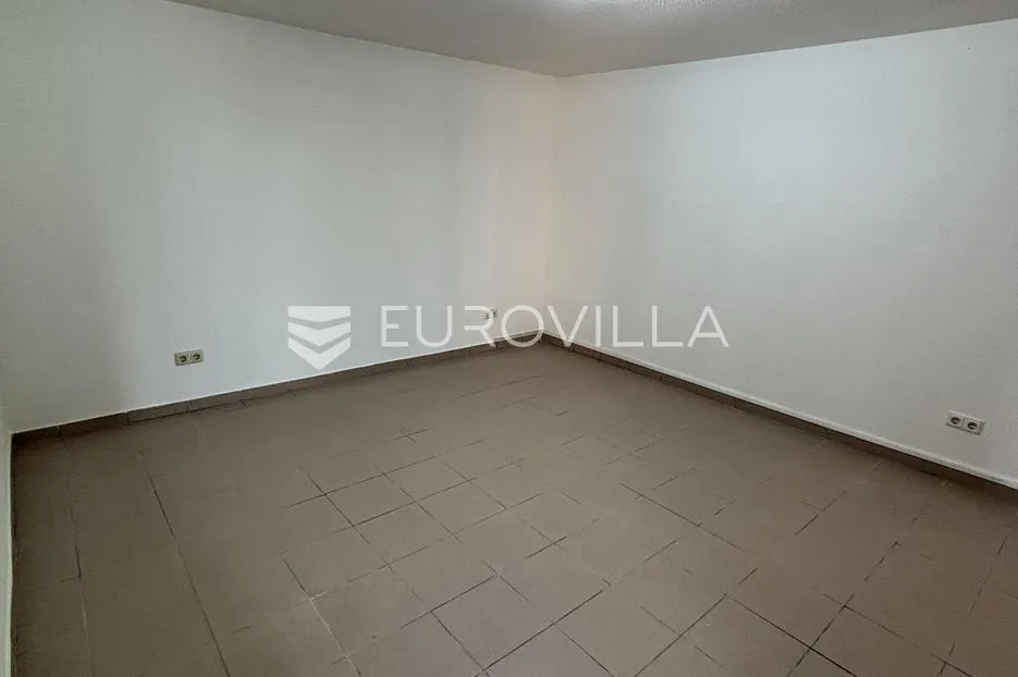 pula, šikići, prostrana kuća s tri etaže - slika 7