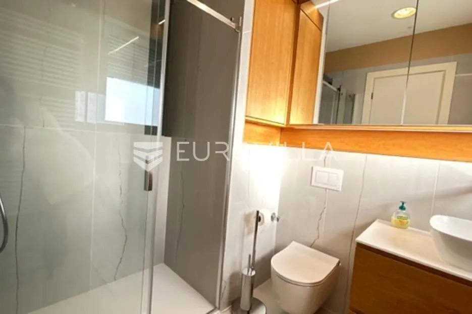 babonićeva luksuzan četverosoban penthouse - slika 15