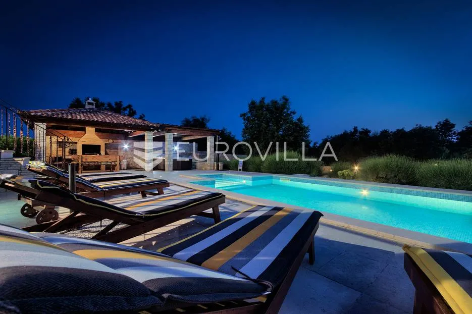 istra, svetvinčenat, 294 m² villa, bazen, jacuzzi te multifunkcionalno igralište na 2000 m² okućnice - slika 8