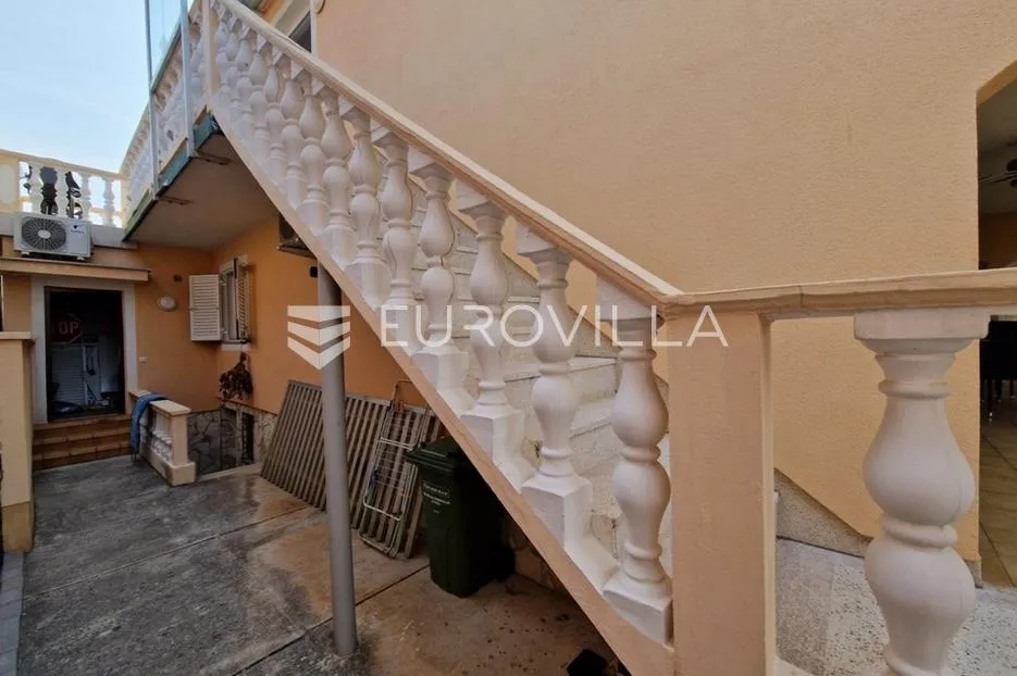 vir, samostojeća kuća, 130 m od plaže s dva odvojena apartmana - slika 21