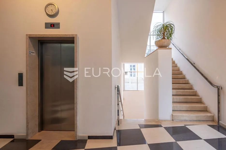 split, firule, luksuzan dvosoban stan 82m2, parking, do 1.6.2026. - slika 17
