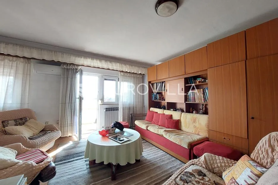 Istra, Pula, stan s pogledom na grad i šumu - Medulin
