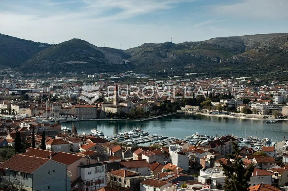 luksuzna vila s panoramskim pogledom na trogir i more - slika 30