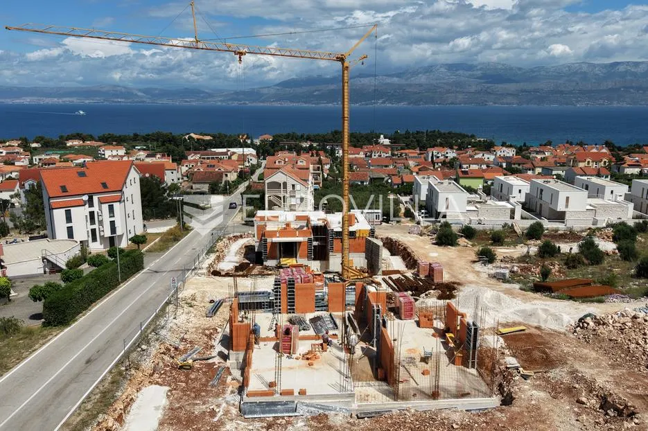 brač, supetar, dvosoban stan na prvom katu s pogledom na more - slika 18