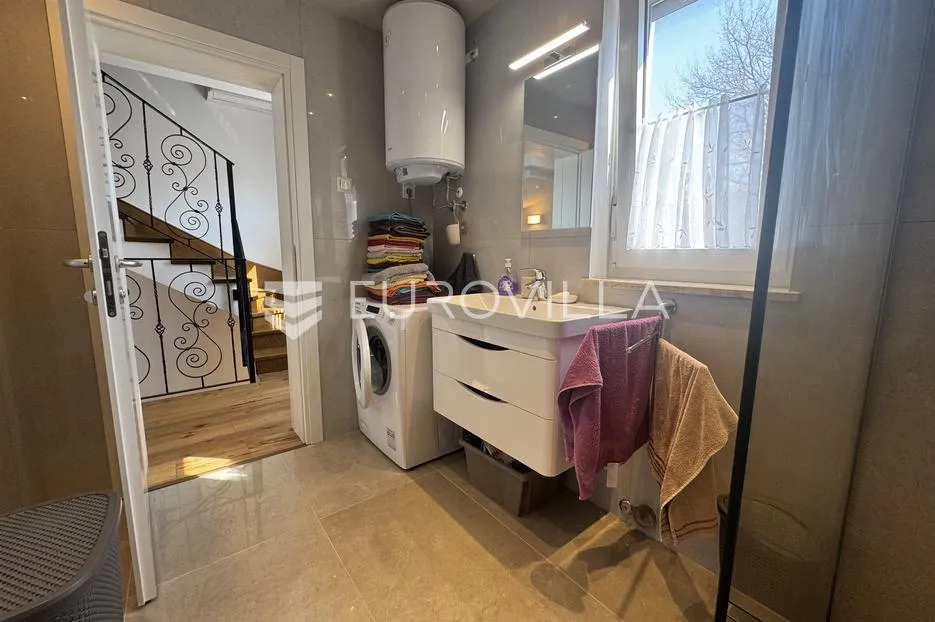 istra, žbandaj, troetažni stan 126 m² s 4 spavaće sobe, vrtom i parkingom - slika 12