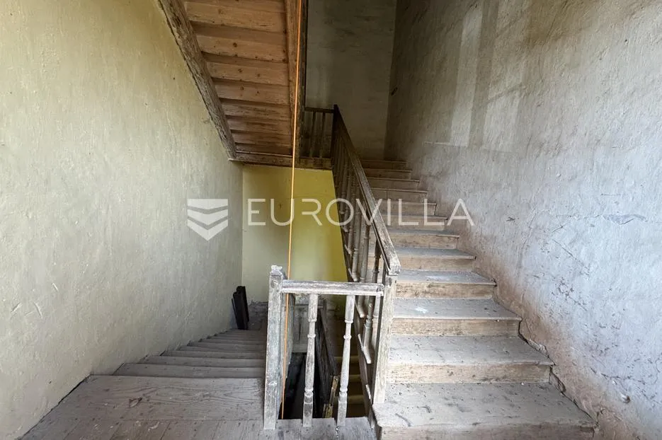 istra, tar, kamena kuća u nizu za renovaciju s okućnicom, 500 metara od mora - slika 8
