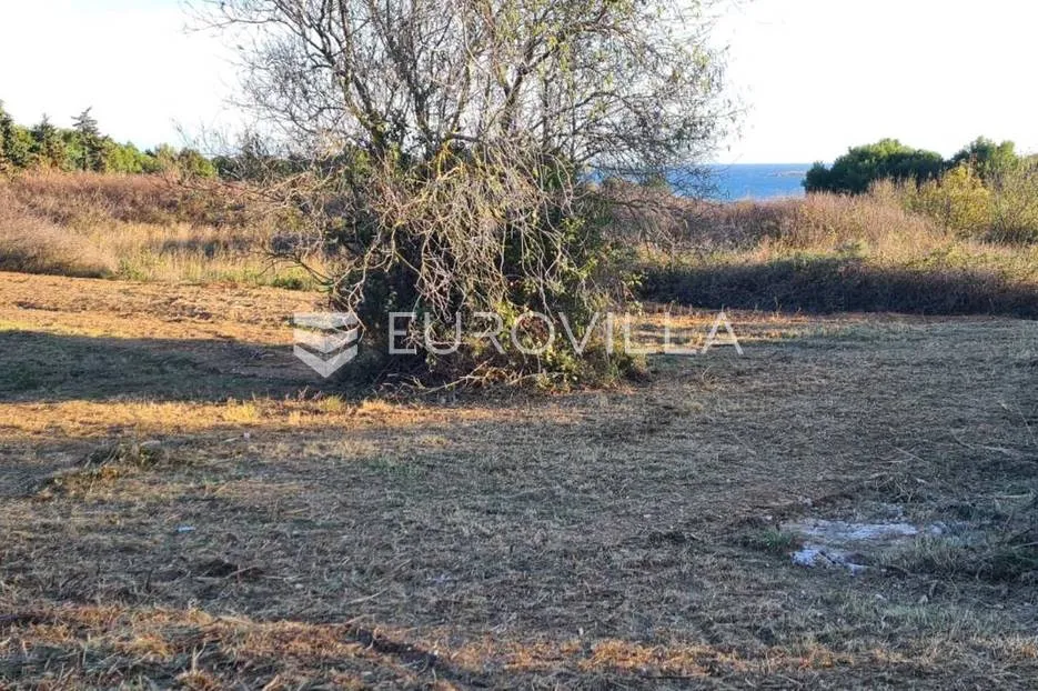 istra, premantura, građevinsko zemljište na top lokaciji - slika 2