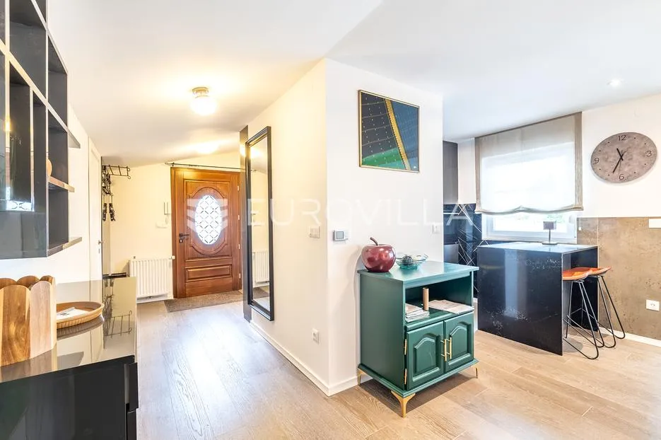 zagreb, kvatrić, domjanićeva, novouređeni trosoban stan sa balkonom, 75 m² - slika 8