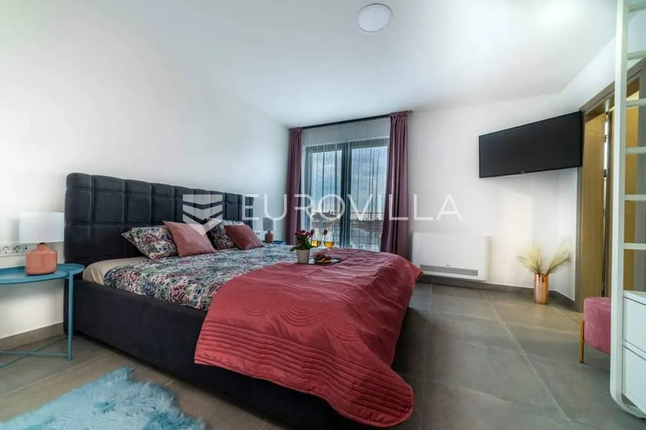 istra, poreč, vila s bazenom i vrtom - slika 15