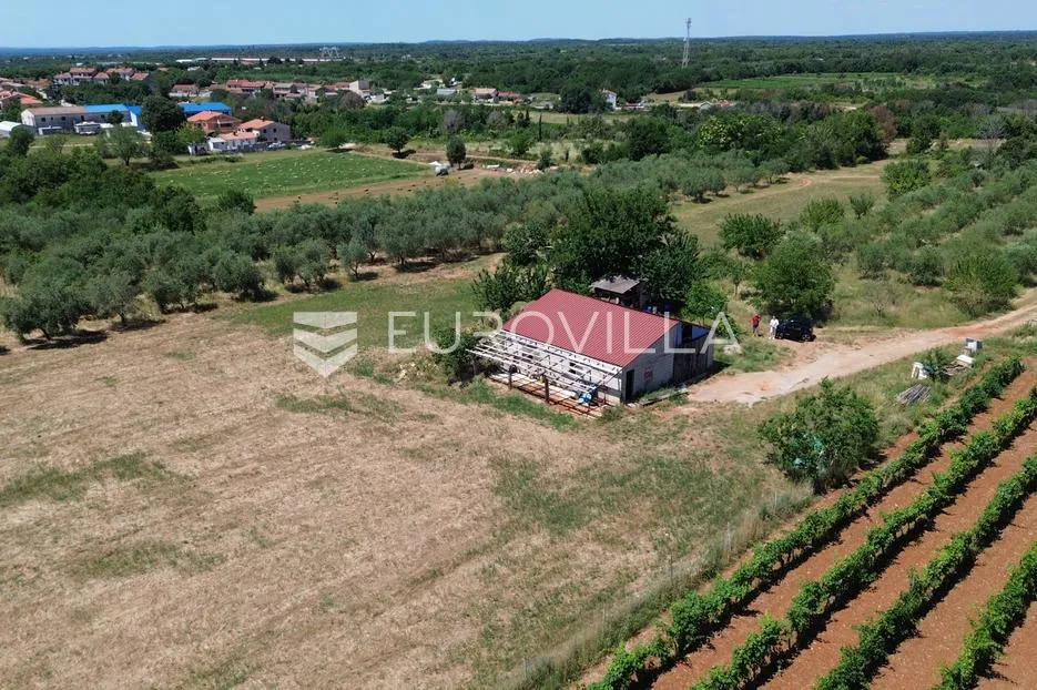 istra, vodnjan, gospodarska zgrada s pomoćnim objektom na prostranom zemljištu - slika 12