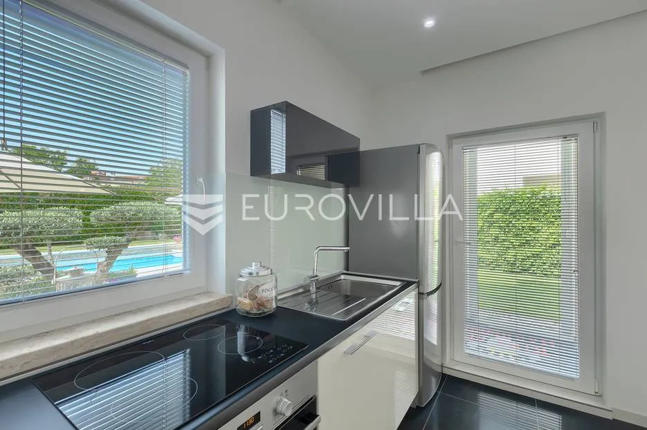rovinj, rovinjsko selo, prekrasna villa s wellnessom i bazenom, 224 m² - slika 54