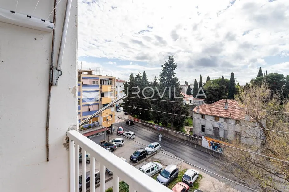 split, spinut, dvosoban stan u blizini centra grada - slika 17