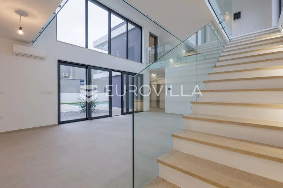 istra, pomer, unikatna, moderna villa 20 m od mora 417 m² - slika 44