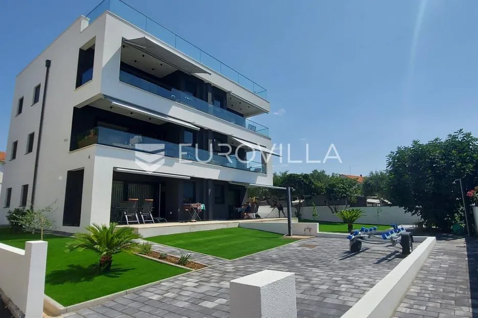 zadar, sveti filip i jakov, luksuzni dvoetažni penthouse s jacuzzijem, 2. red do mora - slika 25