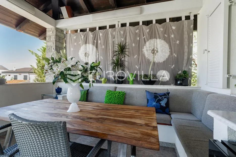 biograd na moru, jedinstvena kuća s bazenom i staklenim paviljonom - slika 43