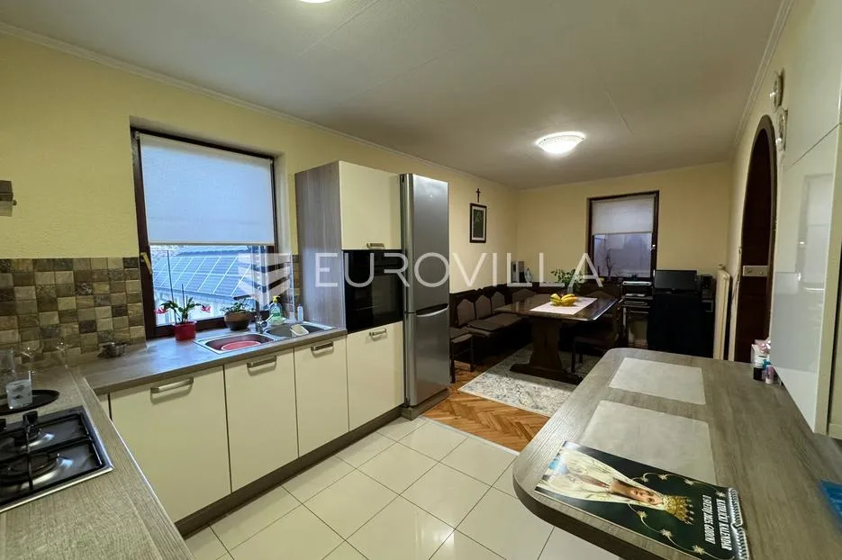 vrpolje, kvalitetna višenamjenska zgrada od 800 m² - slika 1