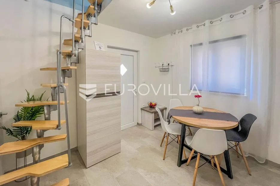 istra, novigrad okolica, šarmantan prostrani stan sa terasom, vrtom i malim odvojenim apartmanom - slika 14