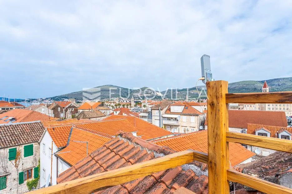 trogir, autohtona kamena kuća s pogledom na more - slika 31
