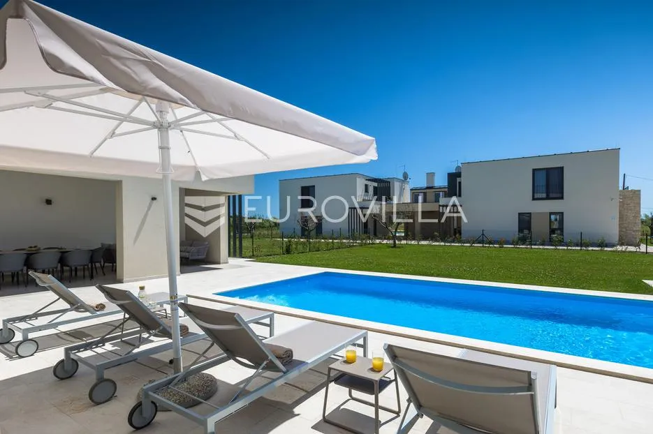 istra, brtonigla, moderna vila s bazenom i jacuzzijem - slika 5