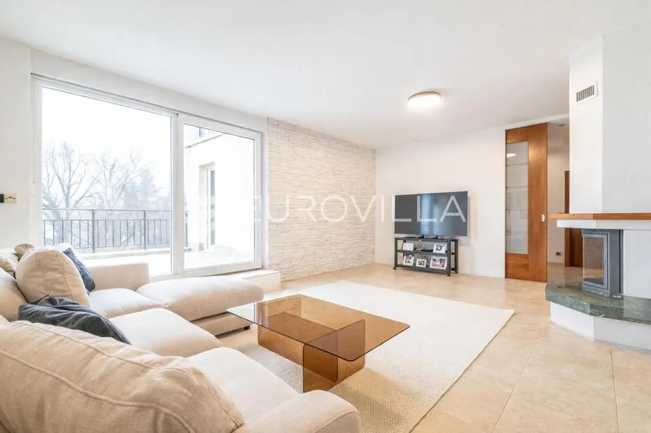 Zagreb, Srebrnjak, prekrasan peterosoban penthouse 215,88 m², otvoreni pogled