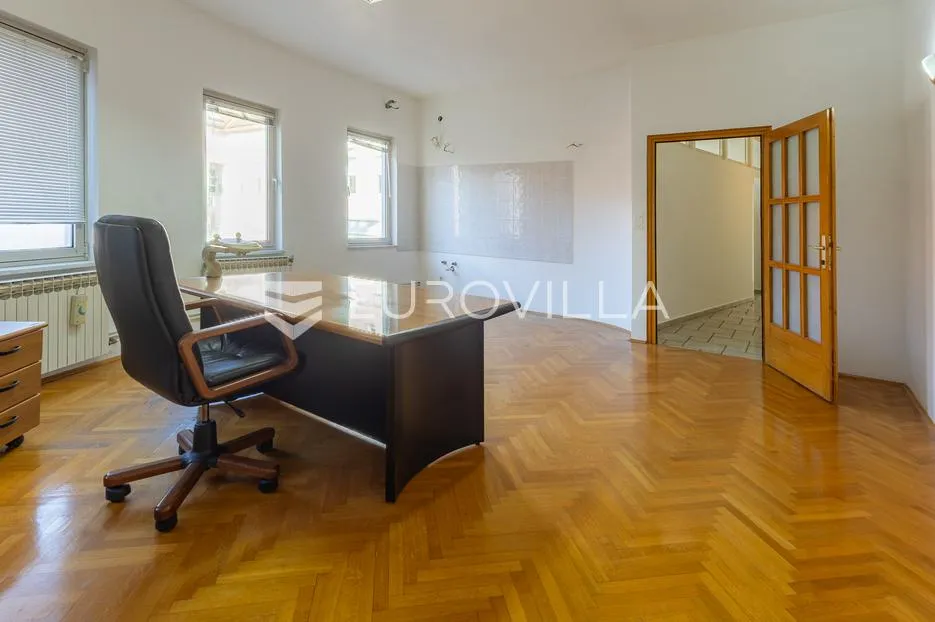 Slavonski Brod, Centar, stan 107 m² 50 m² potkrovlje