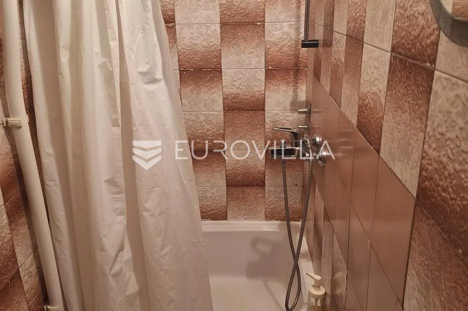 karlovac, centar, stan 231 m², odlična lokacija - slika 12