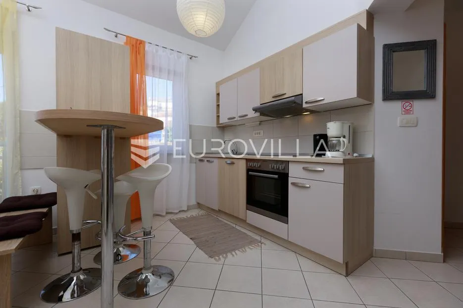 Kastav, Brestovice, četverosoban stan 85 m² s dnevnim boravkom u potkrovlju, dugoročni najam