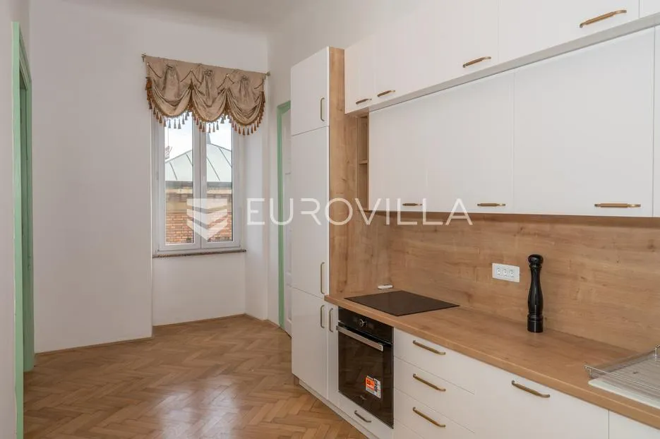 rijeka, centar, prostrani dvosoban stan 84 m², balkon - slika 6