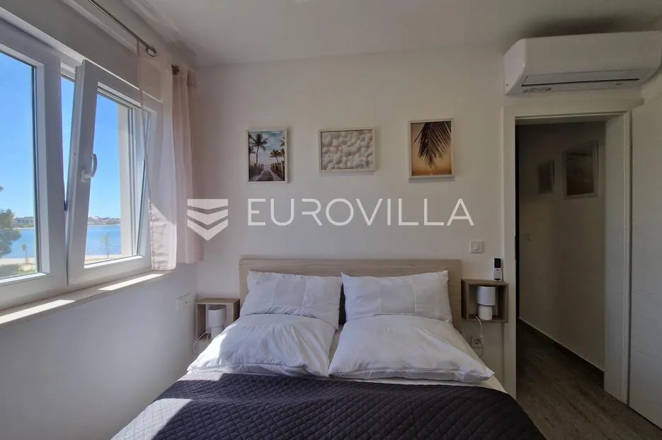 vir, dvoetažni apartman 40 m od mora, krovna terasa s panoramskim pogledom na more - slika 60