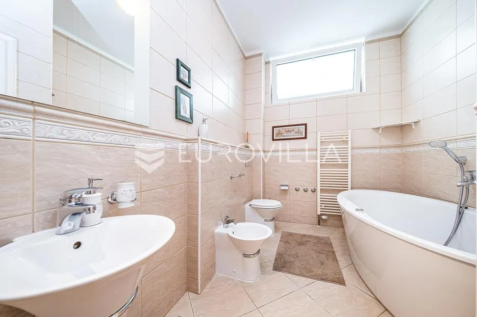 zagreb, remete, predivan četverosoban stan površine 176 m² - slika 9