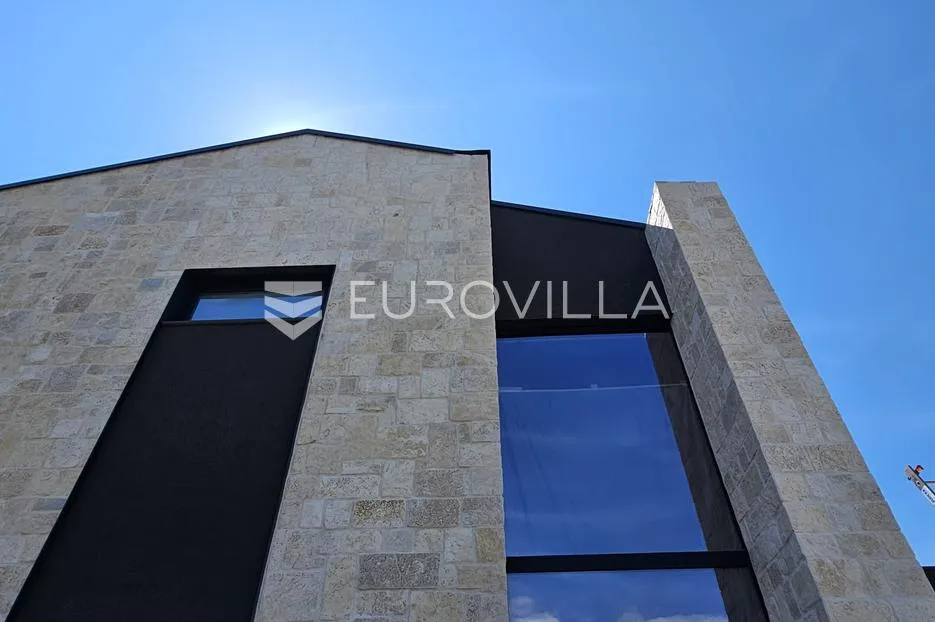 istra, veleniki, kamena vila s bazenom - slika 32
