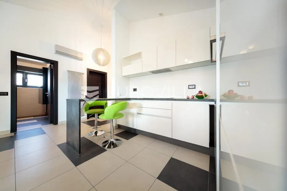 pula, dolinka, luksuzan trosoban stan 129 m², novogradnja, blizina mora i centra - slika 28