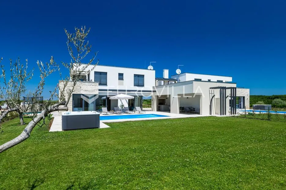 istra, brtonigla, moderna vila s bazenom i jacuzzijem - slika 10