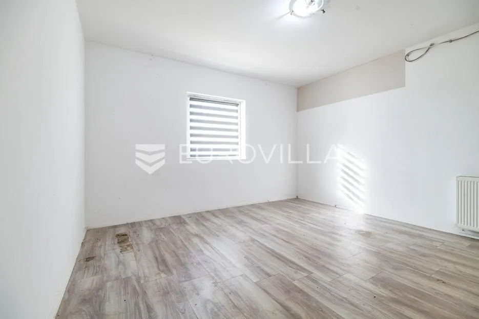 gornji stupnik, ulični lokal površine127 m² s dvorištem - slika 7