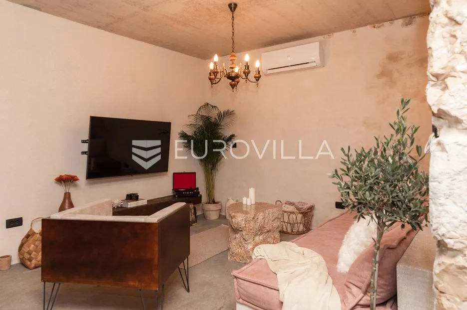 brač, pučišća, unikatna kamena vila - slika 16