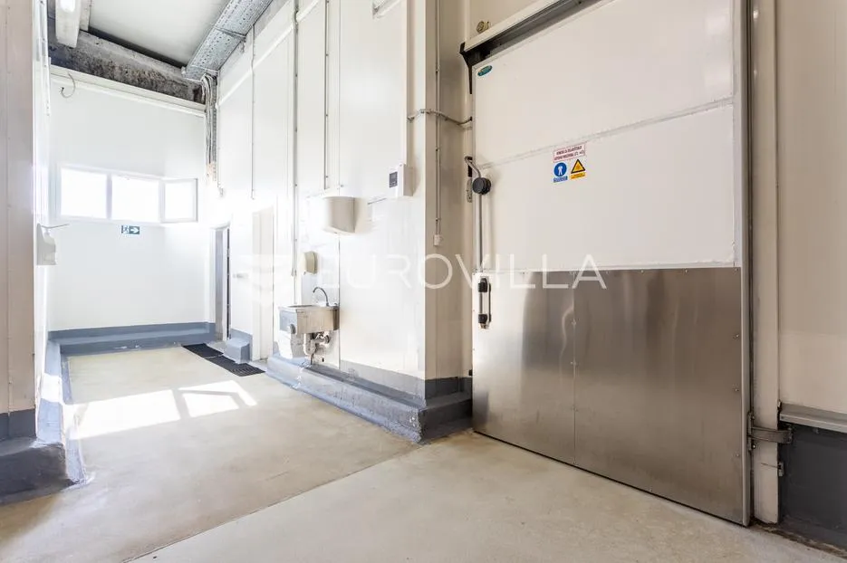 sinj, kukuzovac, poslovna zgrada u gospodarskoj zoni, površine 1.648 m² - slika 10