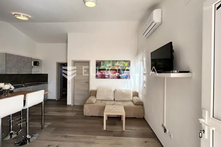 vir, atraktivna apartmanska kuća s 4 stambene jedinice udaljene 150 m od plaže - slika 13