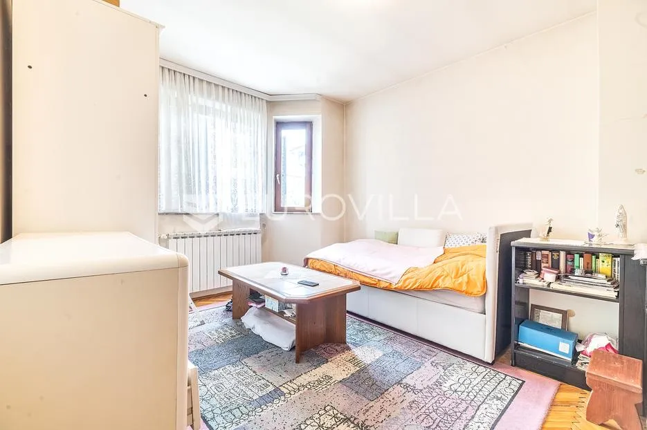 zagreb, sesvete, 2 atraktivne kuće 458 m2 - slika 10