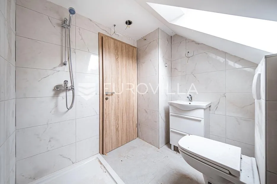 samobor, grdanjci, prostrana kuća 180 m² na zemljištu površine 2127 m² - slika 22